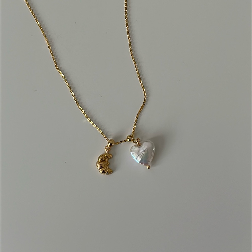 Fedoma Butter Necklace with Sapphire Charm